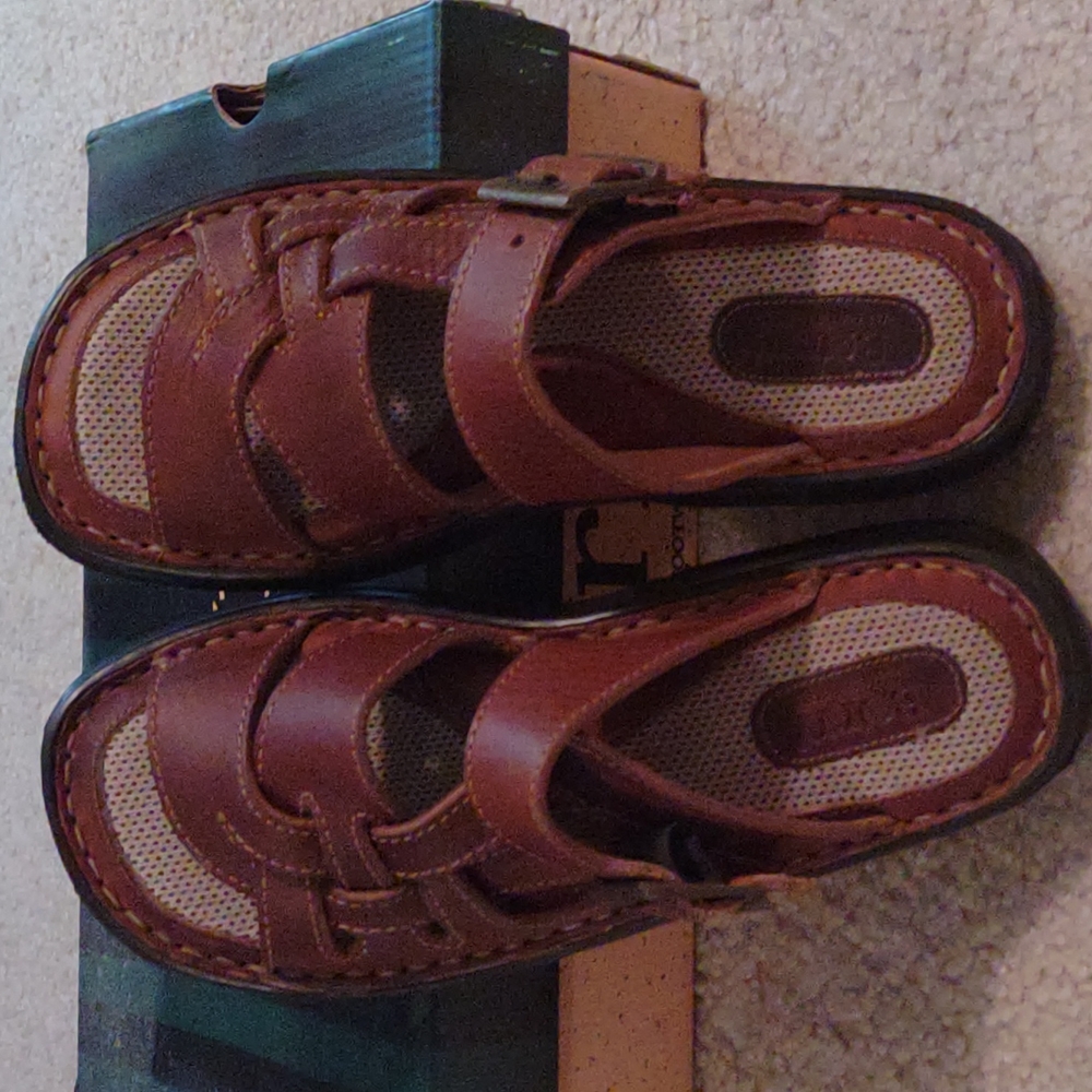 Women's BORN SANDALS size 7M